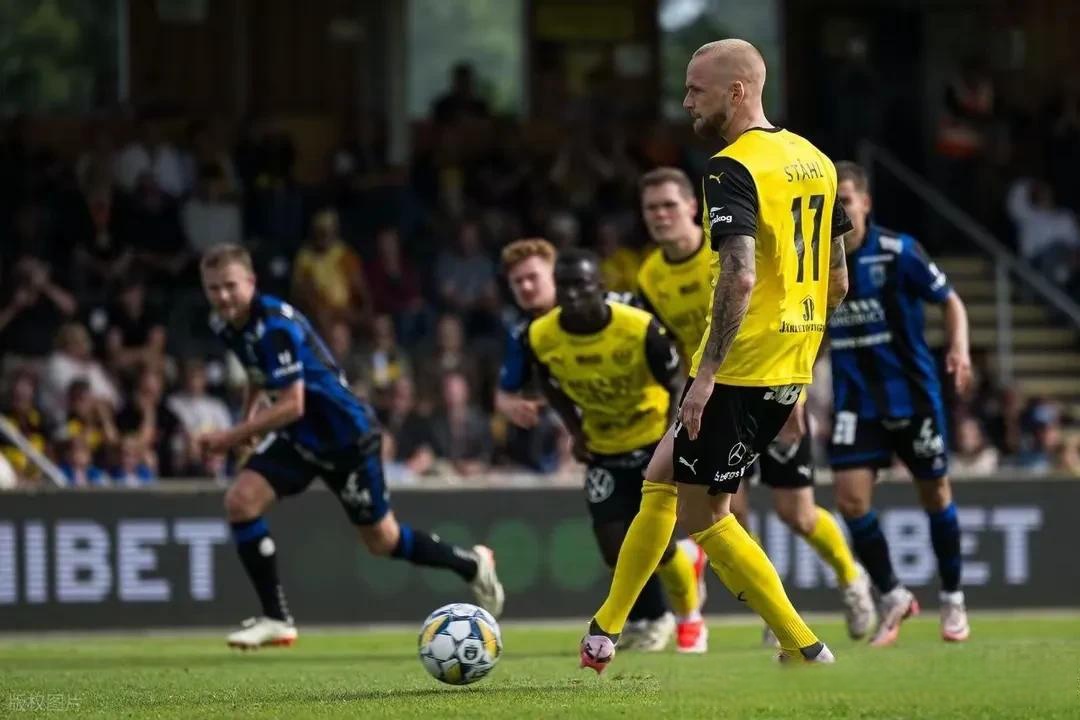 赛地聚焦——中超清晨热度飙升；勒沃库森豪取连胜；气氛紧张；年轻球员得到机会的简单介绍